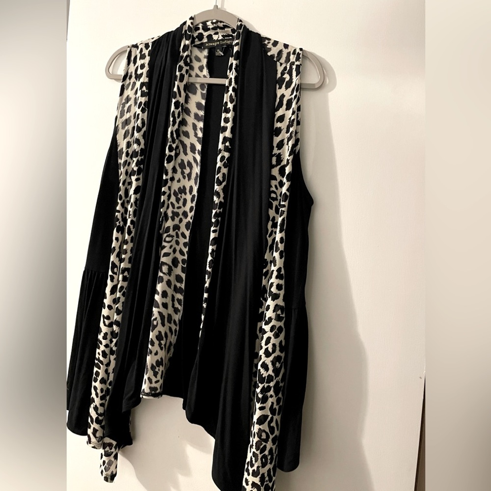 BRAND NEW Stylish Leopard print and black combination, sleeveless cardigan